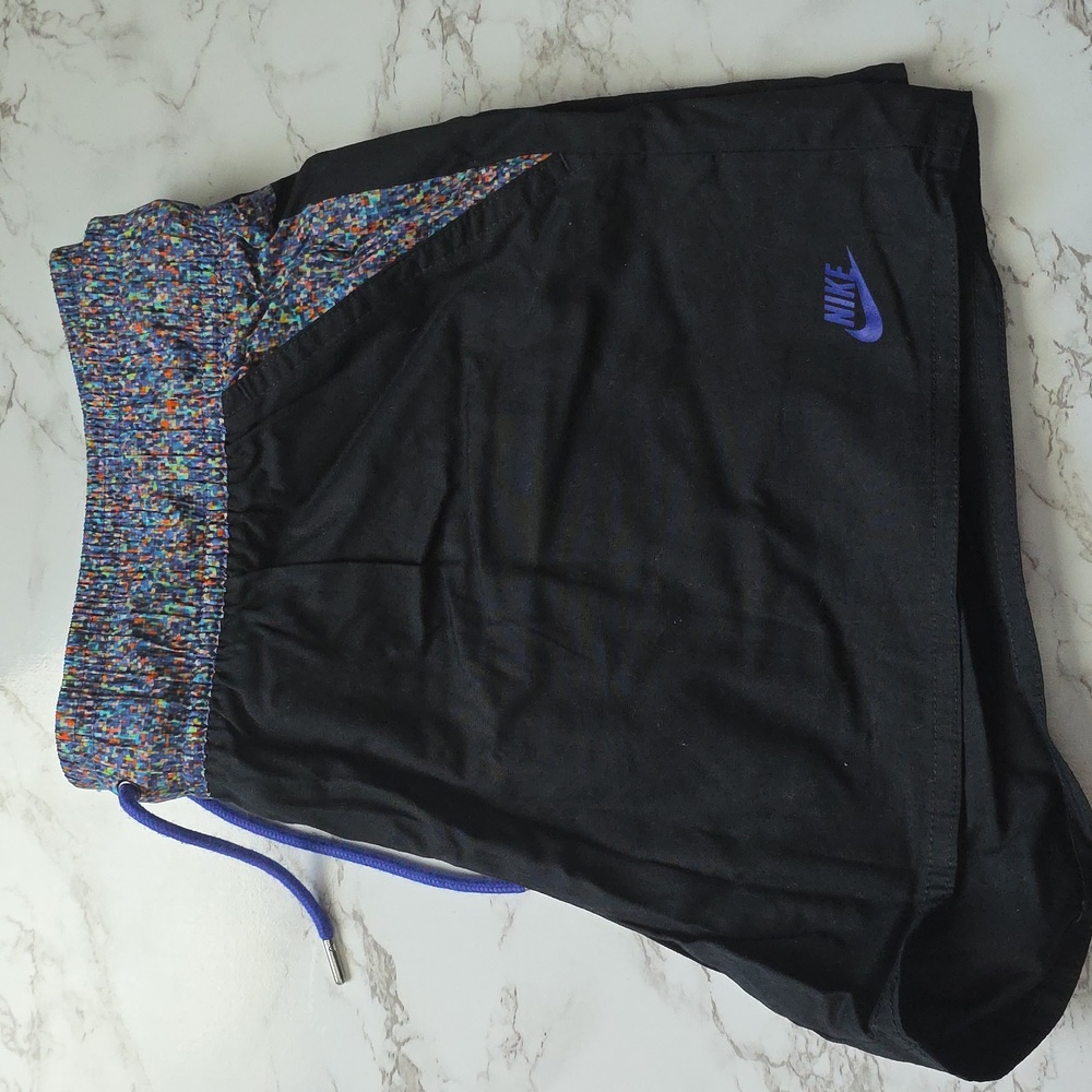 Nike shorts sz L (NWT)